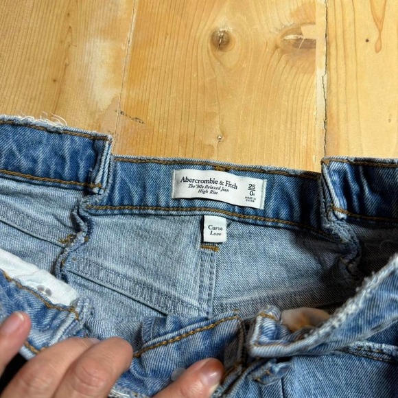 Abercrombie & Fitch 90s Relaxed High Rise Jeans Light wash 25 - Picture 6 of 8